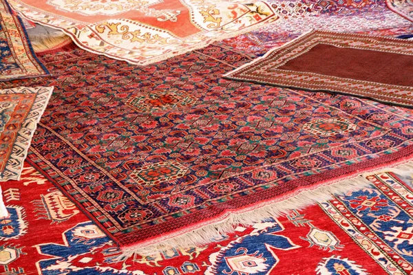 Tapis-Persans-Borcelino-sélection-exquise-de-tapis-persans-authentiques-fabriqués-à-la-main-avec-des-motifs-traditionnels-et-modernes-Apportez-une-touche-de-luxe-et-de-culture-à-votre-intérieur-avec-nos-tapis-persans-de-haute-qualité.